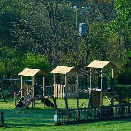 Our Goldfinch 1- Sleeps 2 Persons- Private Hot Tub-Pet Friendly-Tranquil Holiday Away From It All Yet Not Far From St Austell- The Holiday Home Has One Bedroom, Living And Dining Area, Equipped Kitchen-Decking-Outdoor Furniture-Fishing Lakes And More Grampound Buitenkant foto