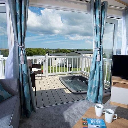 Our Goldfinch 1- Sleeps 2 Persons- Private Hot Tub-Pet Friendly-Tranquil Holiday Away From It All Yet Not Far From St Austell- The Holiday Home Has One Bedroom, Living And Dining Area, Equipped Kitchen-Decking-Outdoor Furniture-Fishing Lakes And More Grampound Buitenkant foto