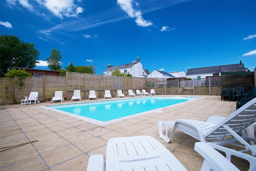 Our Goldfinch 1- Sleeps 2 Persons- Private Hot Tub-Pet Friendly-Tranquil Holiday Away From It All Yet Not Far From St Austell- The Holiday Home Has One Bedroom, Living And Dining Area, Equipped Kitchen-Decking-Outdoor Furniture-Fishing Lakes And More Grampound Buitenkant foto