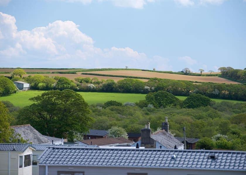 Our Goldfinch 1- Sleeps 2 Persons- Private Hot Tub-Pet Friendly-Tranquil Holiday Away From It All Yet Not Far From St Austell- The Holiday Home Has One Bedroom, Living And Dining Area, Equipped Kitchen-Decking-Outdoor Furniture-Fishing Lakes And More Grampound Buitenkant foto