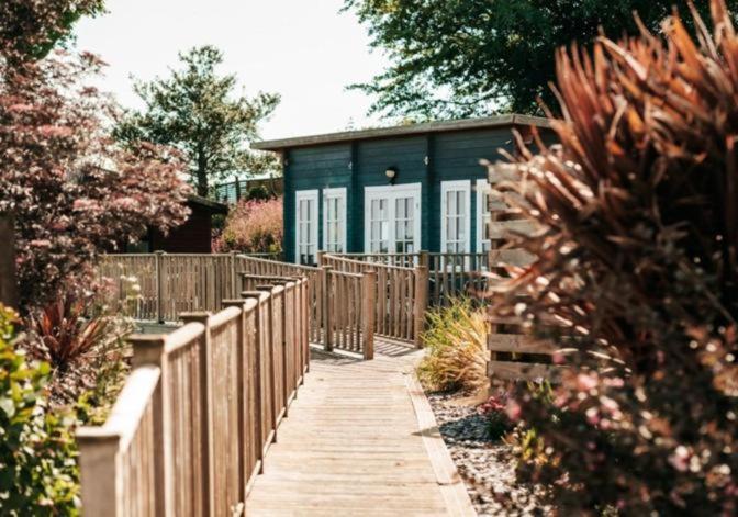 Our Goldfinch 1- Sleeps 2 Persons- Private Hot Tub-Pet Friendly-Tranquil Holiday Away From It All Yet Not Far From St Austell- The Holiday Home Has One Bedroom, Living And Dining Area, Equipped Kitchen-Decking-Outdoor Furniture-Fishing Lakes And More Grampound Buitenkant foto